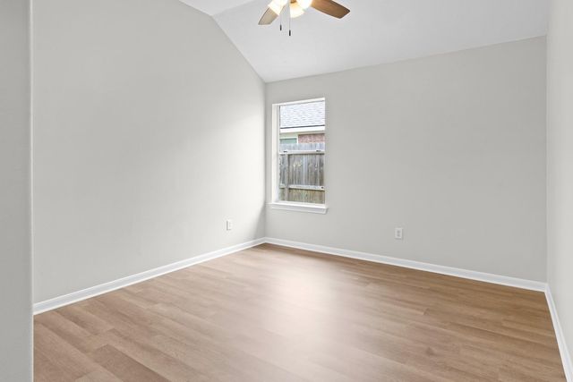 300 Spencer Landing E, La Porte, TX 77571