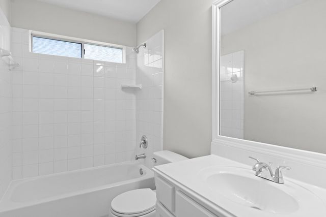 300 Spencer Landing E, La Porte, TX 77571