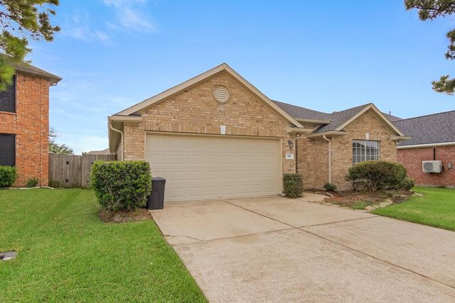 300 Spencer Landing E, La Porte, TX 77571