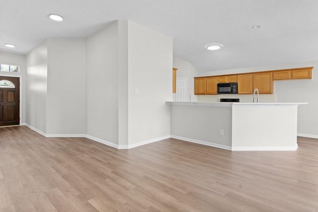 300 Spencer Landing E, La Porte, TX 77571
