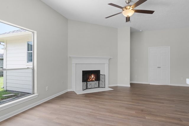300 Spencer Landing E, La Porte, TX 77571