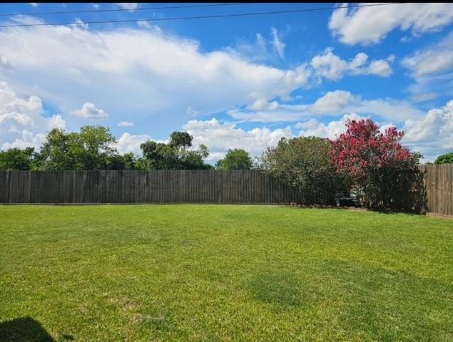 2547 Crystal Shore Drive, Rosharon, TX 77583