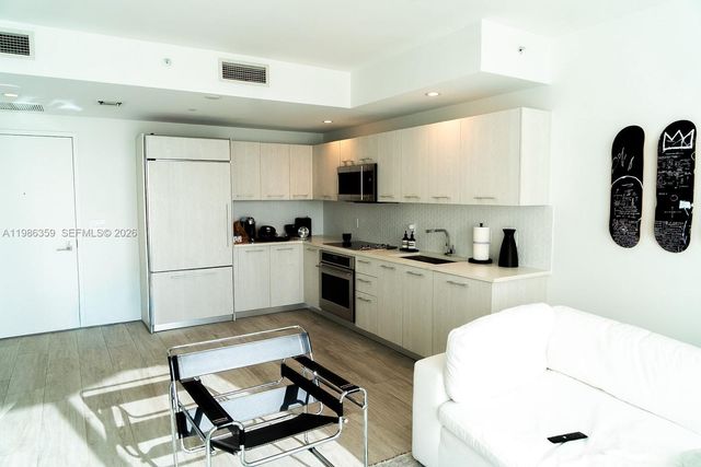 55 SW 9th St 3607, Miami, FL 33130