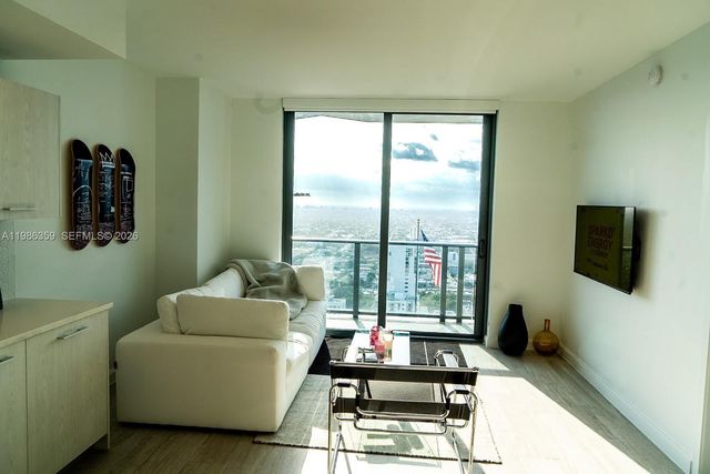 55 SW 9th St 3607, Miami, FL 33130