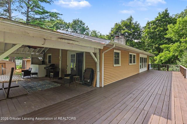 6276 Willow Highway, Grand Ledge, MI 48837