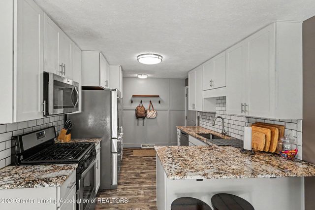 6276 Willow Highway, Grand Ledge, MI 48837