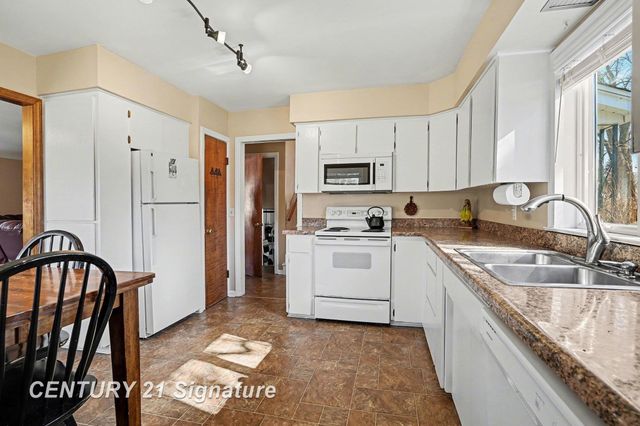 3105 E Stewart Road, Midland Twp, MI 48640