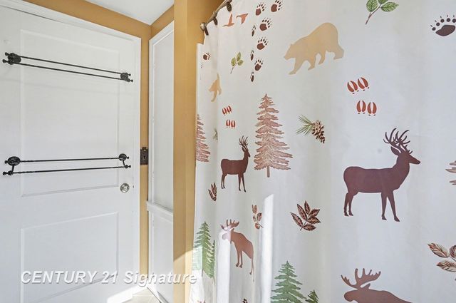 3105 E Stewart Road, Midland Twp, MI 48640