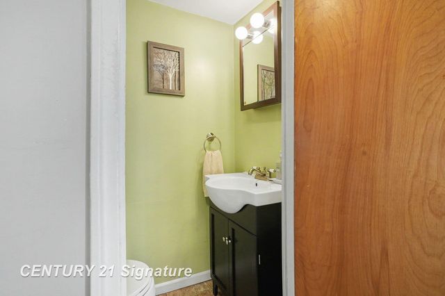 3105 E Stewart Road, Midland Twp, MI 48640