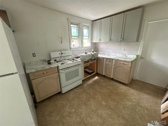 8527 Kempland Place, St Louis, MO 63132