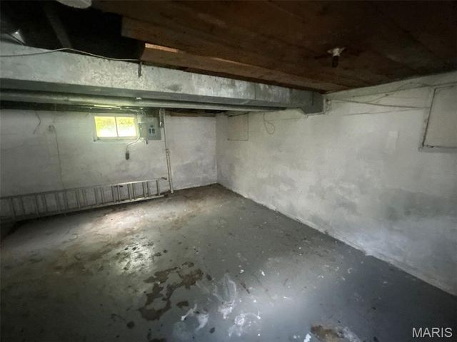 8527 Kempland Place, St Louis, MO 63132