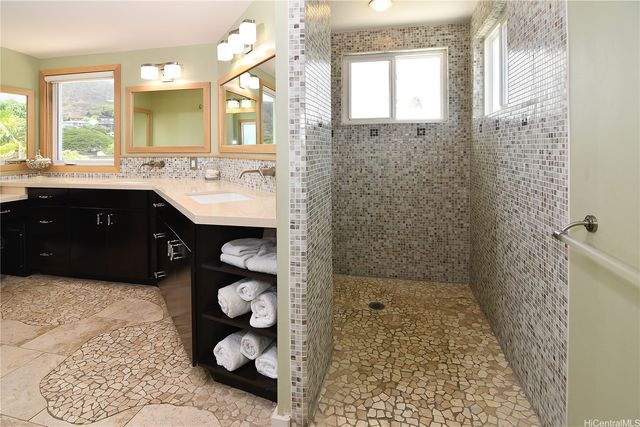4072 Kulamanu Street, Honolulu, HI 96816