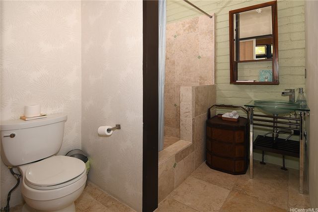 4072 Kulamanu Street, Honolulu, HI 96816