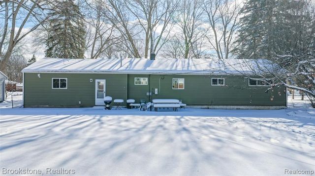 3474 Fort Drive, Waterford, MI 48328