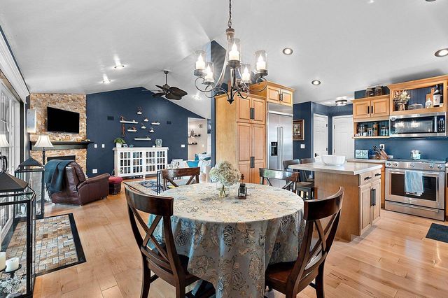 1220 STILLMEADOW LANE, Menasha, WI 54952