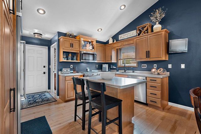1220 STILLMEADOW LANE, Menasha, WI 54952