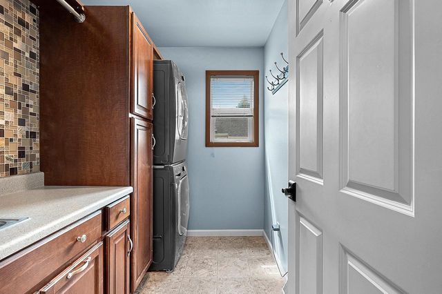 1220 STILLMEADOW LANE, Menasha, WI 54952