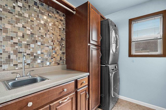 1220 STILLMEADOW LANE, Menasha, WI 54952