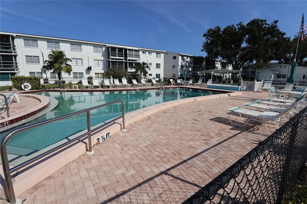 Image 13 of property listing at 1849 SUNNY DRIVE G3, Bradenton, FL 34207