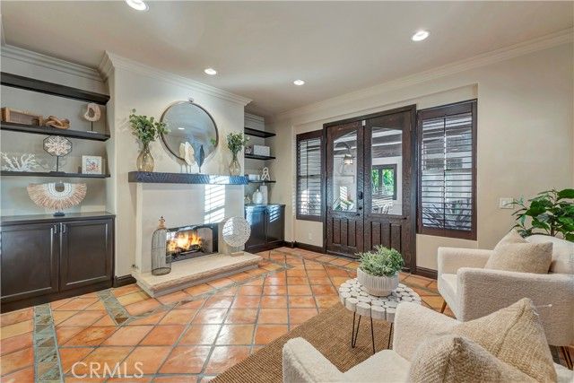 221 Hartford Avenue, Huntington Beach, CA 92648