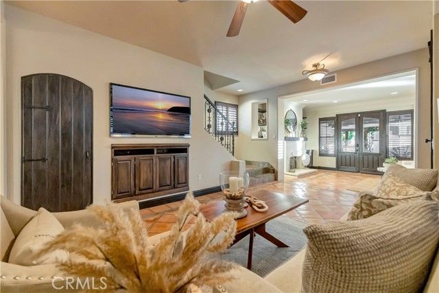 221 Hartford Avenue, Huntington Beach, CA 92648