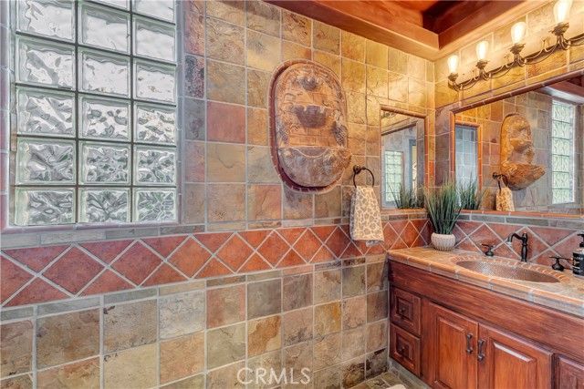 221 Hartford Avenue, Huntington Beach, CA 92648