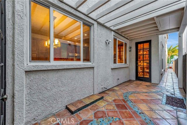 221 Hartford Avenue, Huntington Beach, CA 92648