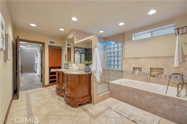 221 Hartford Avenue, Huntington Beach, CA 92648