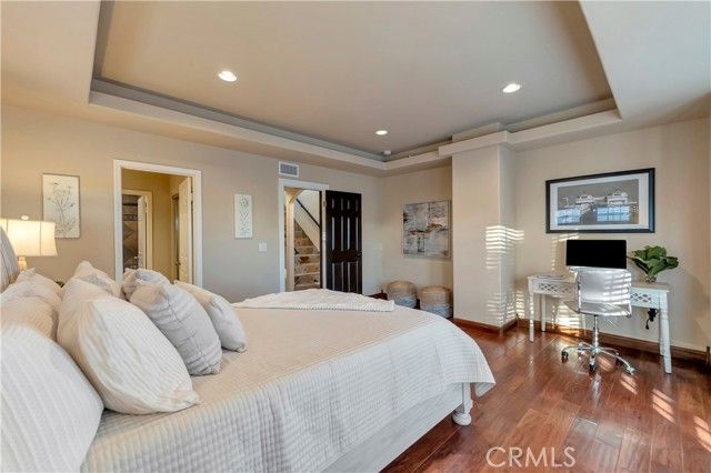 221 Hartford Avenue, Huntington Beach, CA 92648