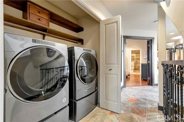 221 Hartford Avenue, Huntington Beach, CA 92648