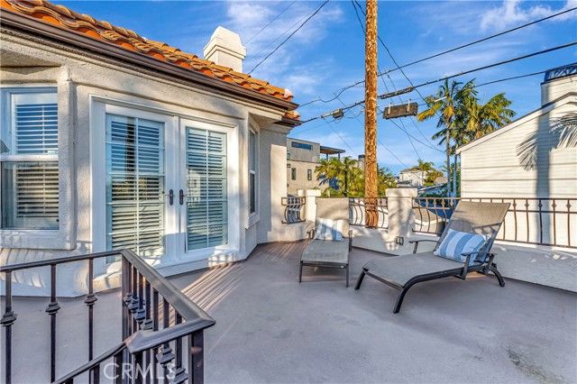 221 Hartford Avenue, Huntington Beach, CA 92648