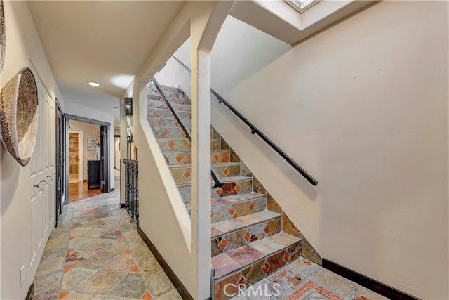 221 Hartford Avenue, Huntington Beach, CA 92648