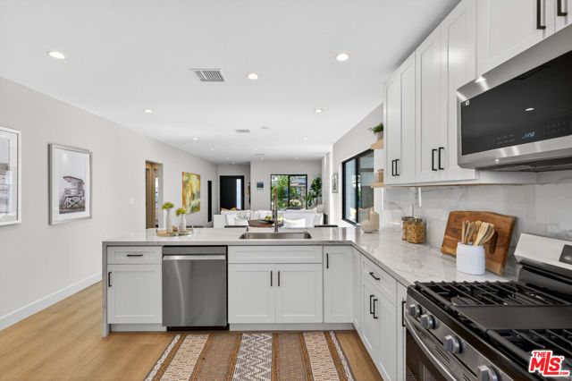 2931 S Bronson Avenue, Los Angeles, CA 90018