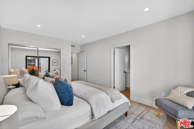 2931 S Bronson Avenue, Los Angeles, CA 90018