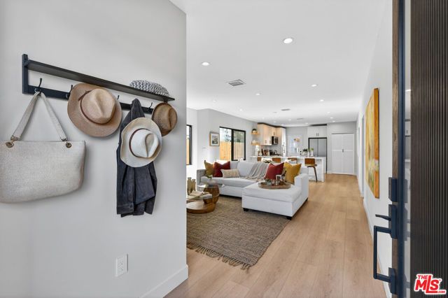 2931 S Bronson Avenue, Los Angeles, CA 90018