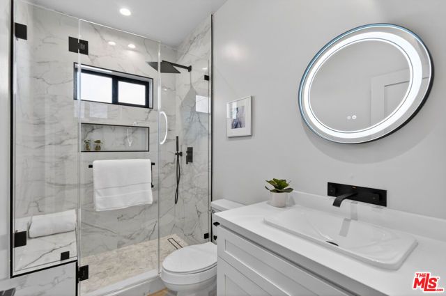 2931 S Bronson Avenue, Los Angeles, CA 90018