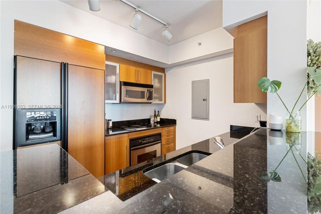 335 S Biscayne Blvd 3003, Miami, FL 33131