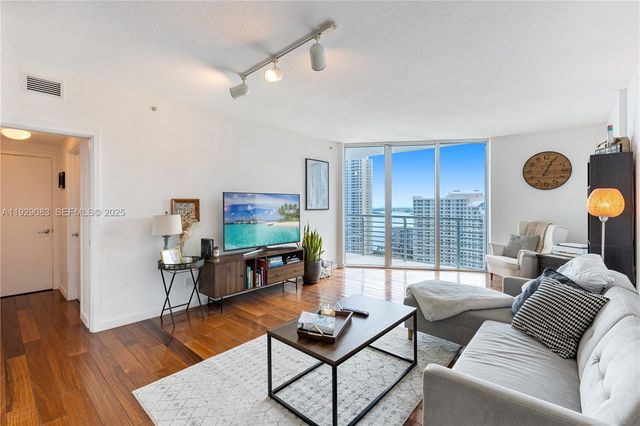 335 S Biscayne Blvd 3003, Miami, FL 33131