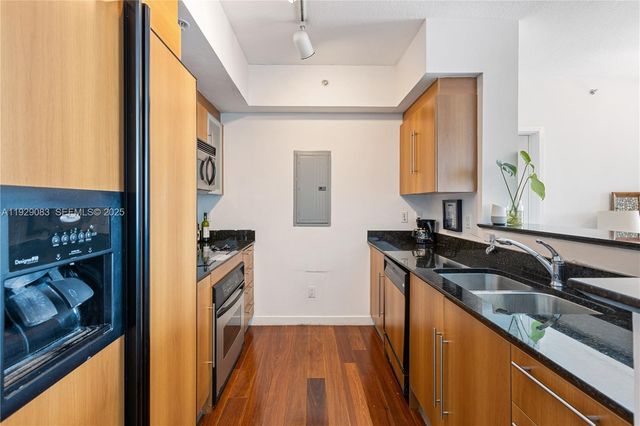 335 S Biscayne Blvd 3003, Miami, FL 33131