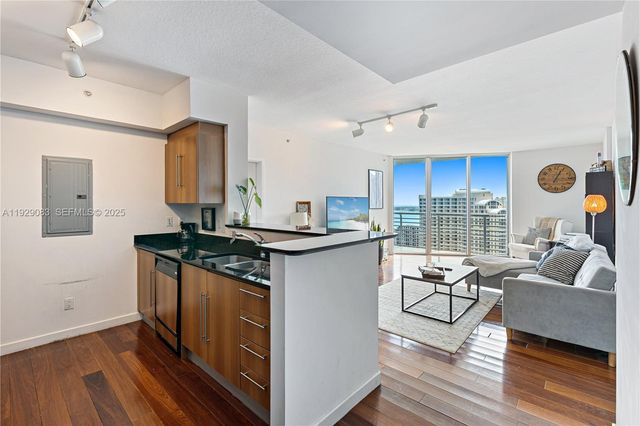 335 S Biscayne Blvd 3003, Miami, FL 33131