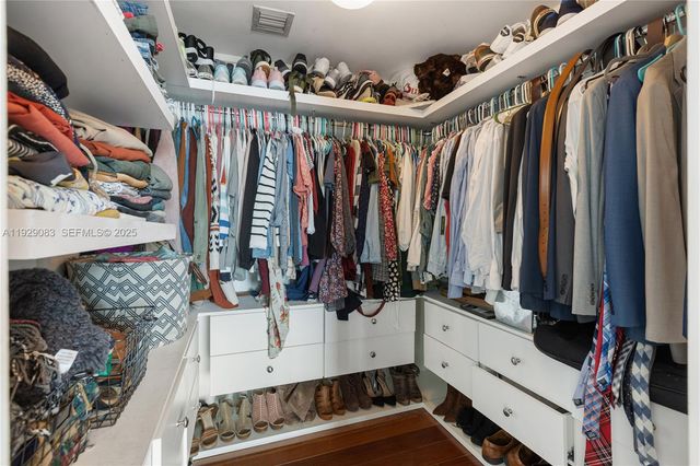 335 S Biscayne Blvd 3003, Miami, FL 33131