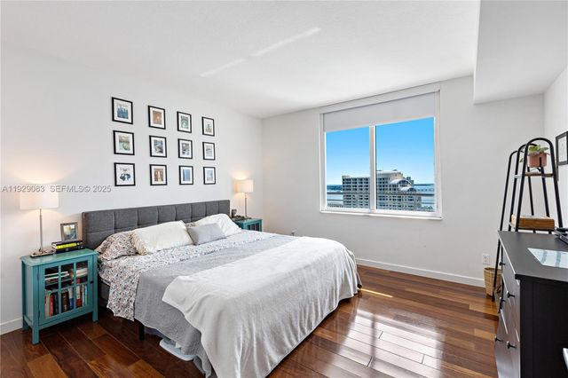 335 S Biscayne Blvd 3003, Miami, FL 33131