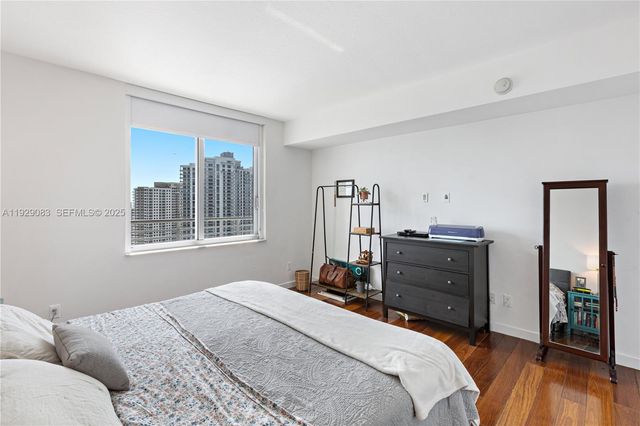 335 S Biscayne Blvd 3003, Miami, FL 33131