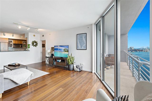 335 S Biscayne Blvd 3003, Miami, FL 33131