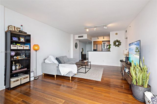 335 S Biscayne Blvd 3003, Miami, FL 33131