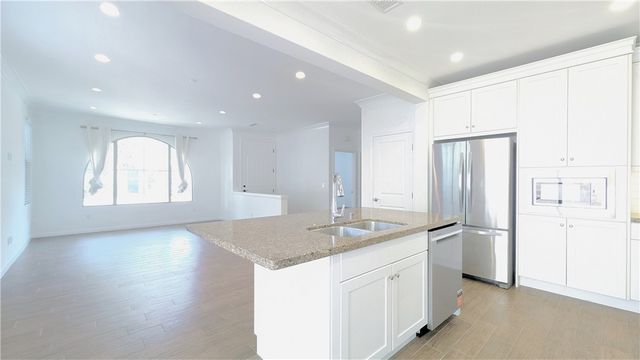 85 Thornhurst, Irvine, CA 92620