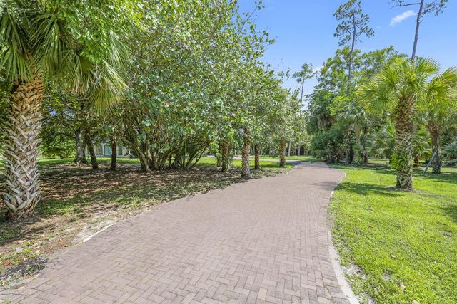 790 E Rambling Drive, Wellington, FL 33414