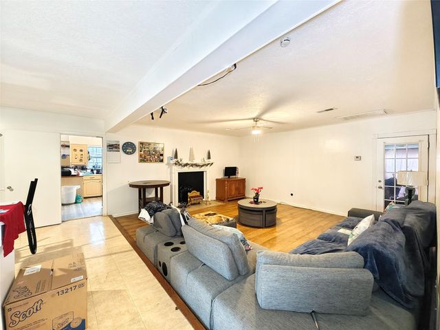 7931 Scanlock Street, Houston, TX 77012