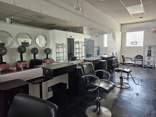 19415 10 mile Street, Roseville, MI 48066