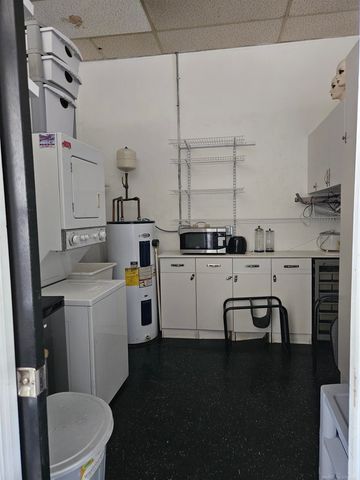 19415 10 mile Street, Roseville, MI 48066